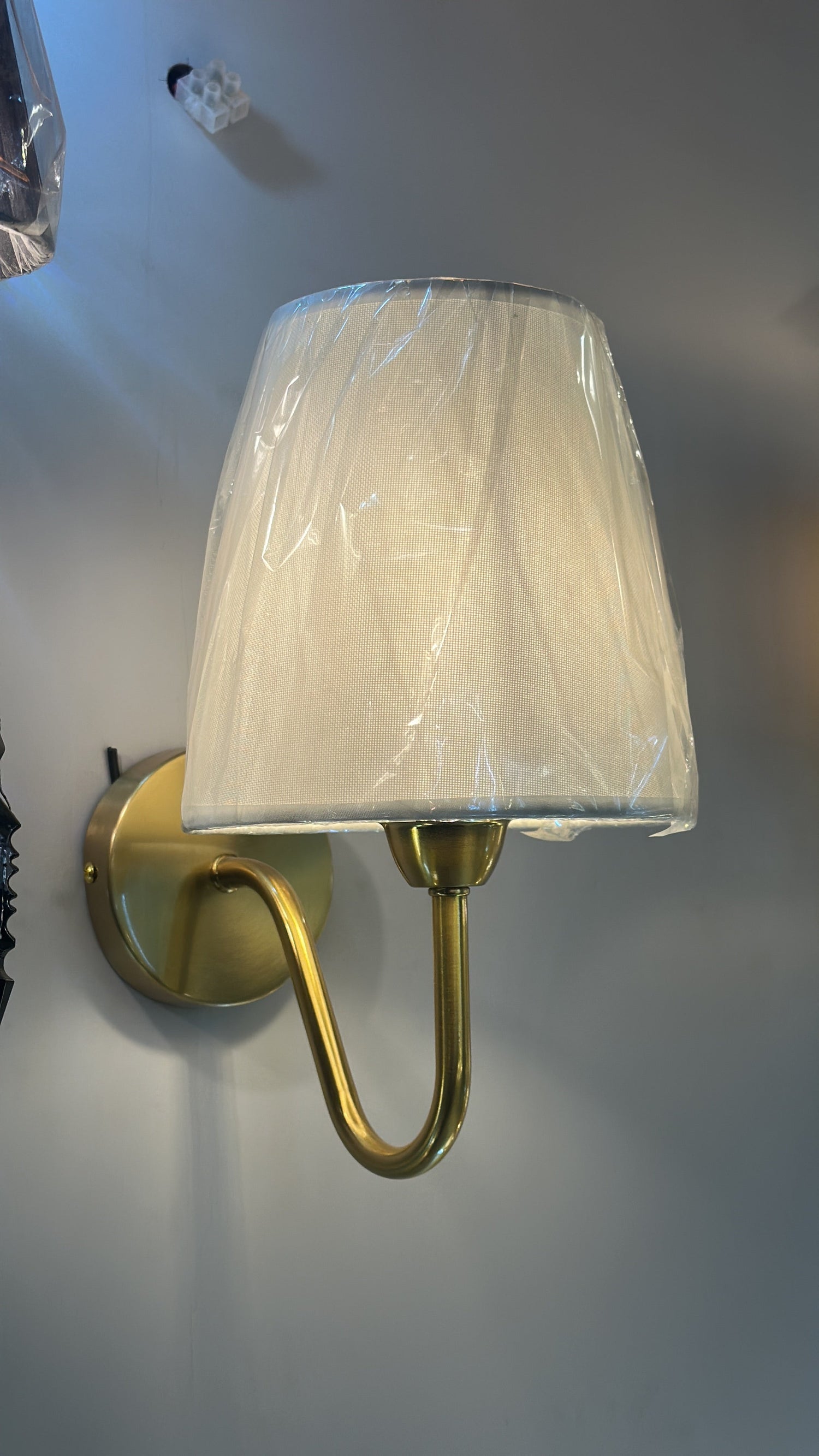 Luxe Curve Brass Wall Sconce – Classic Fabric Shade