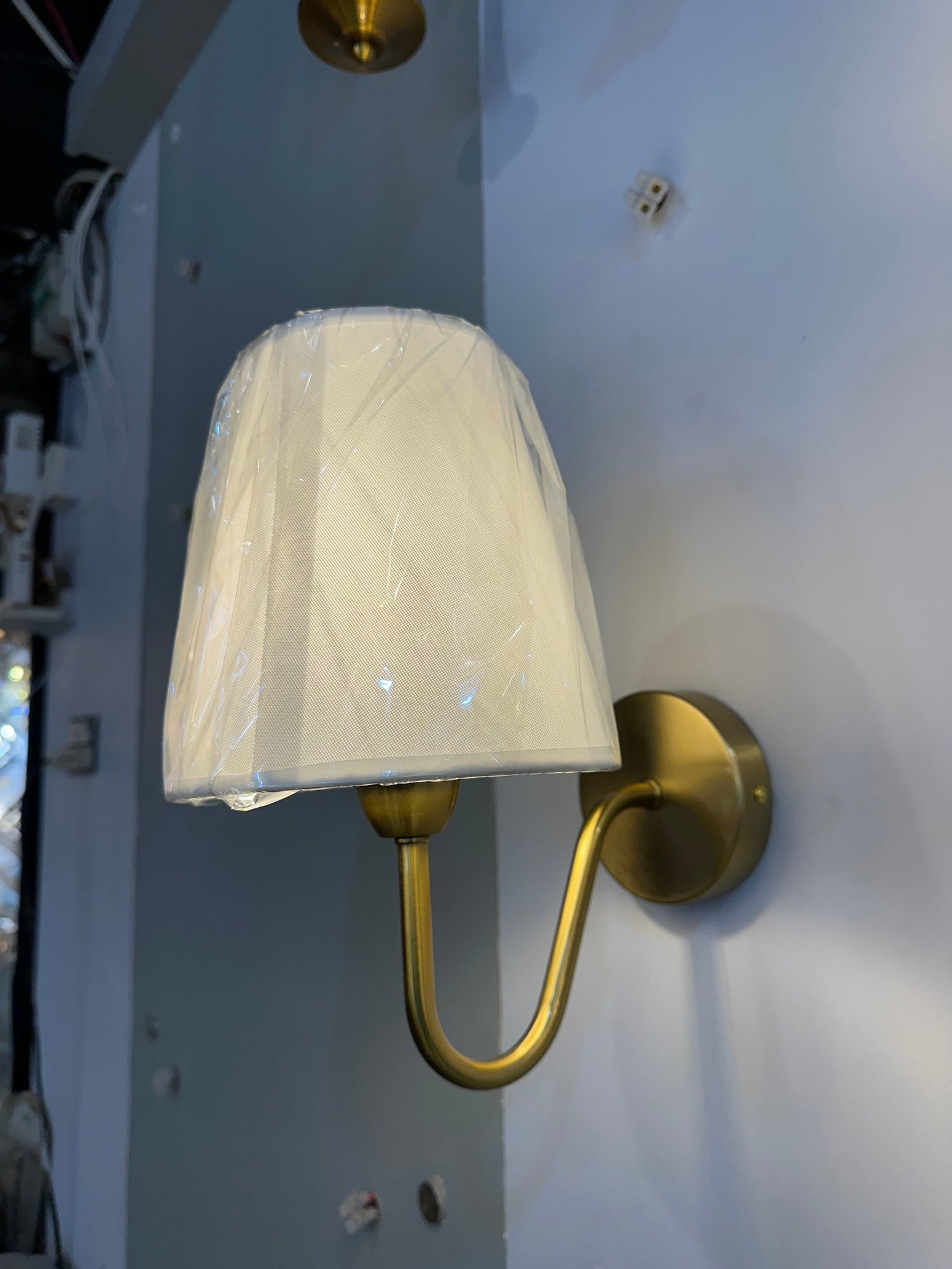Luxe Curve Brass Wall Sconce – Classic Fabric Shade